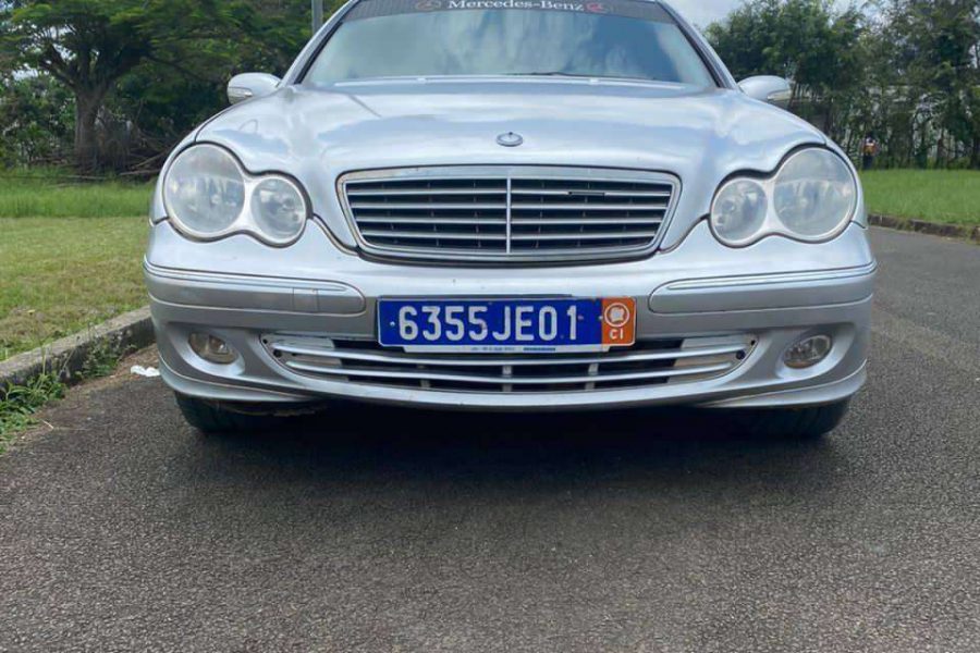 Mercedes C200 – location de voiture abidjan