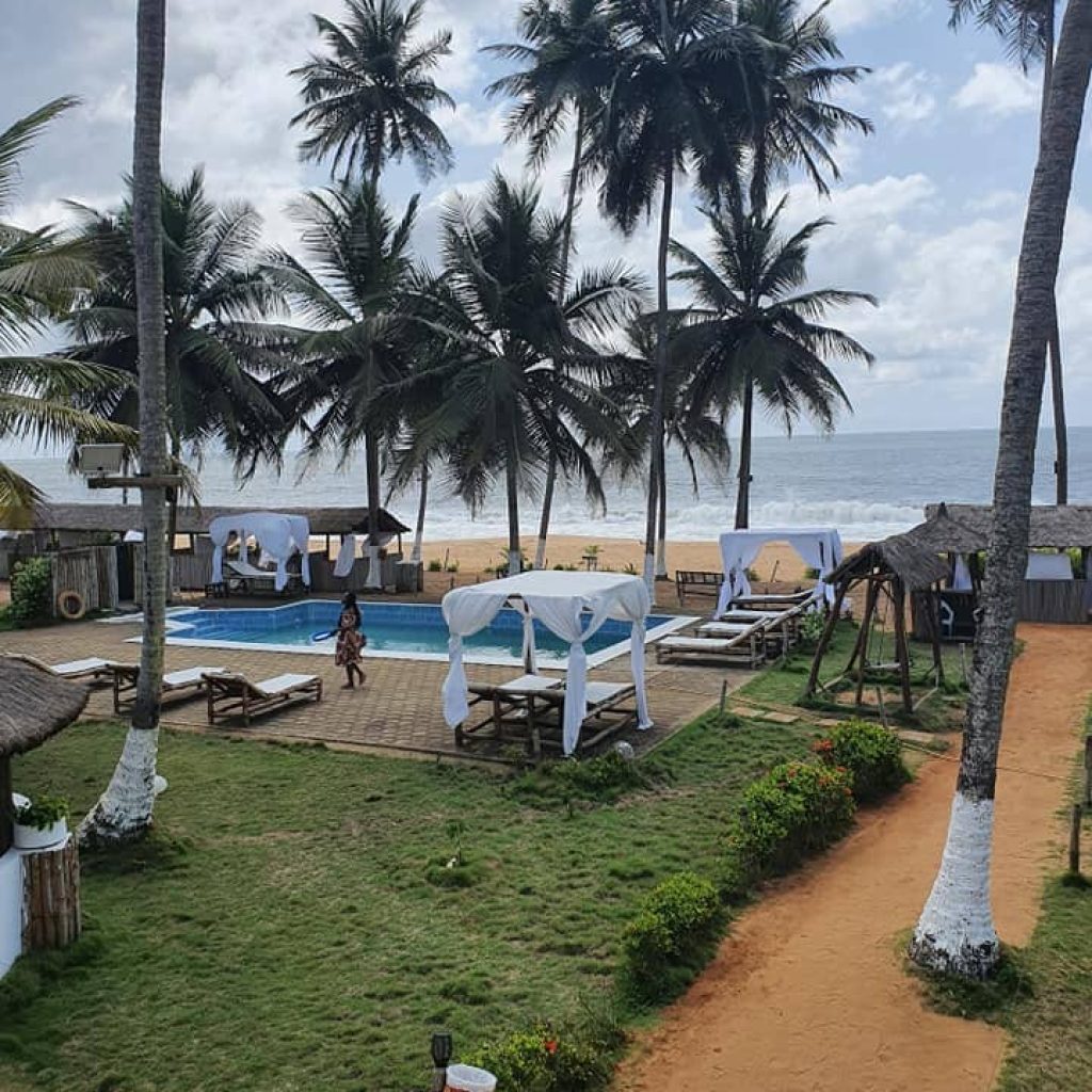 découvrez les plus belles plages d'abidjan et plongez dans un univers de loisirs variés ! profitez de sunbathing, de sports nautiques et d'activités en pleine nature pour des moments inoubliables en famille ou entre amis. abidjan, un véritable éden balnéaire à explorer.