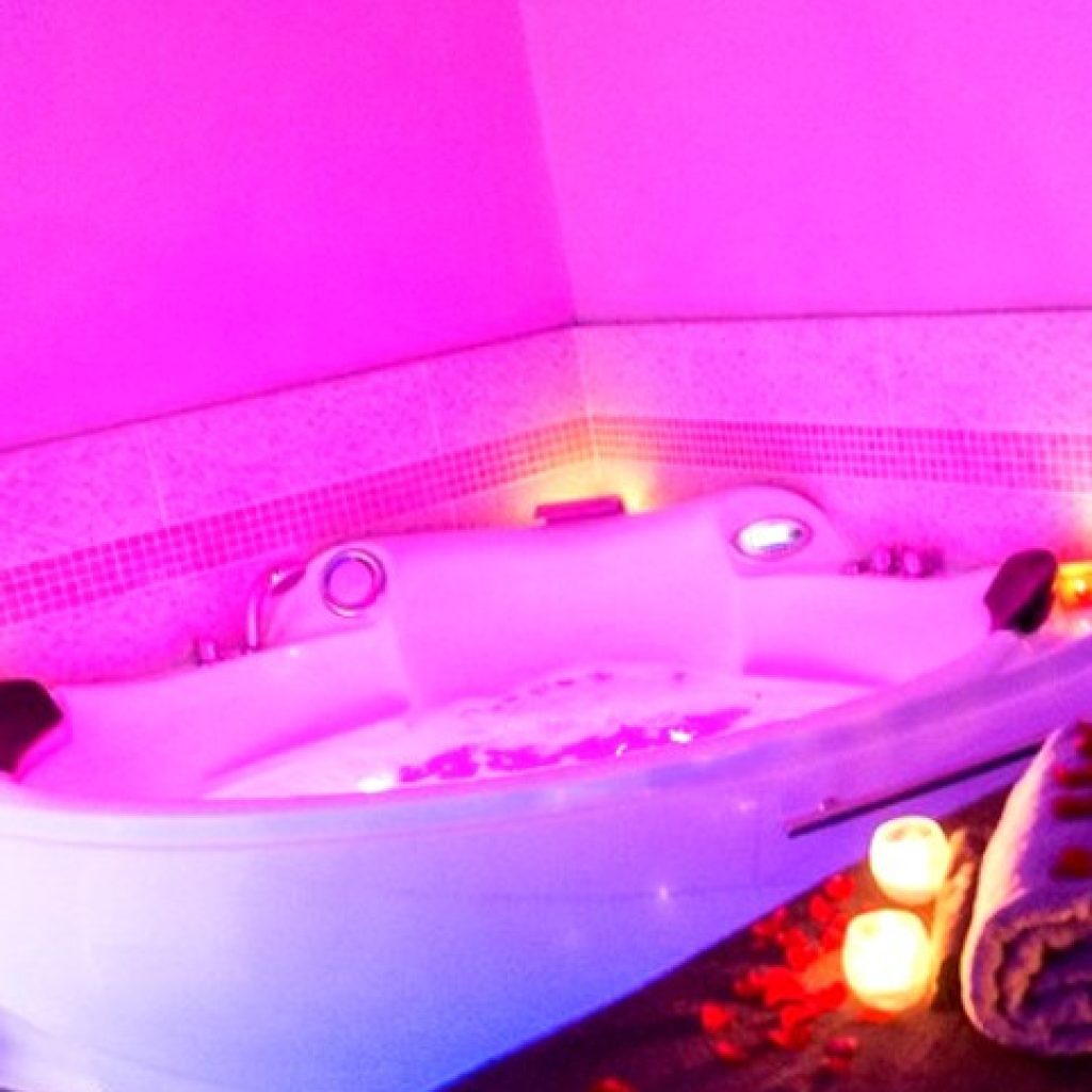 découvrez les meilleurs spas à abidjan pour une expérience de relaxation inégalée. profitez de soins apaisants, de massages revitalisants et d'ambiances zen au cœur de la ville. offrez-vous une parenthèse de bien-être unique et explorez notre sélection de centres de spa de qualité.