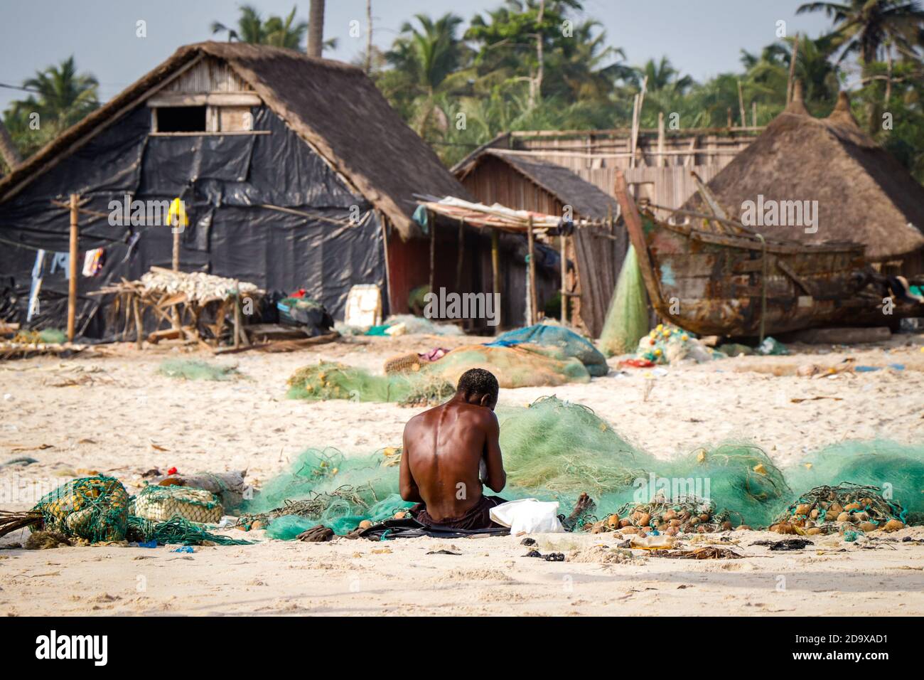 découvrez assinie, une destination balnéaire prisée en côte d'ivoire, célèbre pour ses plages de sable fin, ses eaux turquoise et son ambiance paisible. profitez d'activités nautiques, de la gastronomie locale et d'un cadre naturel enchanteur pour des vacances inoubliables.
