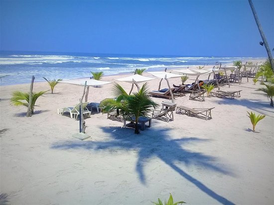 découvrez assinie, une charmante destination balnéaire en côte d'ivoire, réputée pour ses plages de sable fin, ses eaux turquoise et ses activités nautiques. évadez-vous dans ce paradis tropical, entre détente et découvertes culturelles.