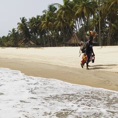 découvrez la richesse de la culture assinie, qui allie traditions ancestrales et modernité. plongez dans les coutumes, la gastronomie et les fêtes qui font vibrer cette région, et explorez l'héritage unique de ses habitants.
