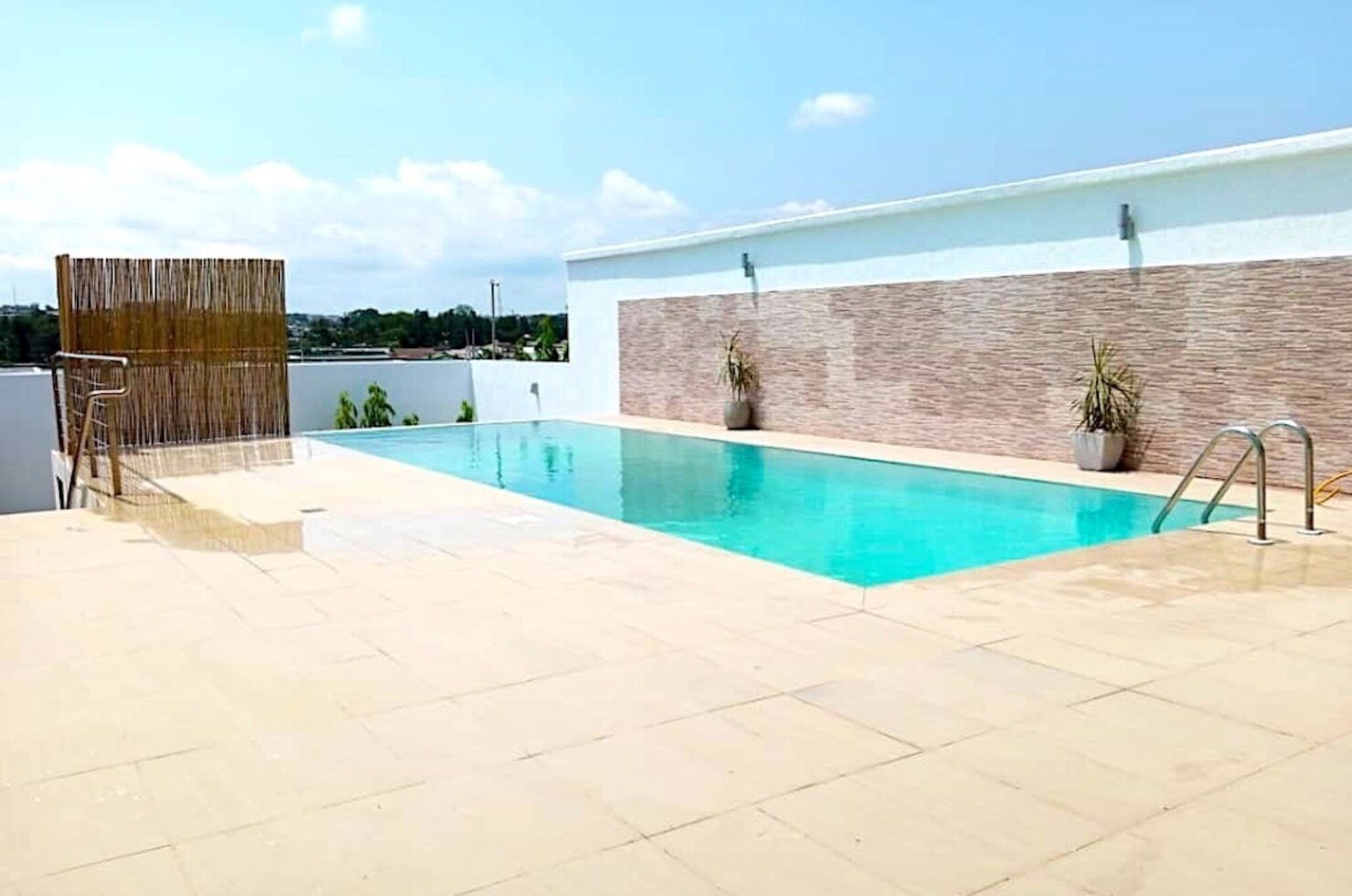 découvrez les meilleures escapades à abidjan, entre culture vibrante, paysages enchanteurs et activités palpitantes. explorez les trésors cachés de cette métropole ivoirienne et vivez des expériences inoubliables au cœur de la côte d'ivoire.