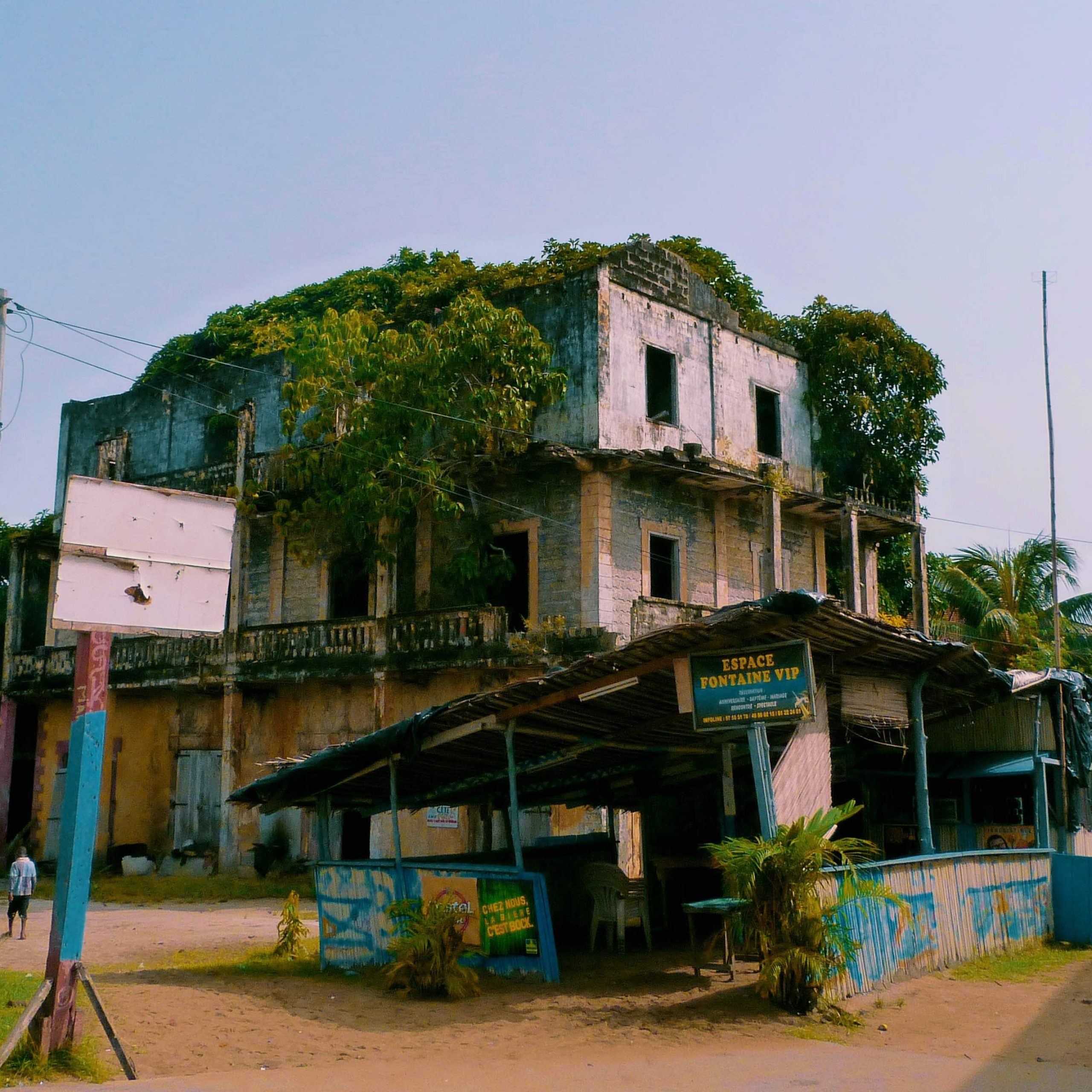 découvrez notre guide complet d'abidjan, la vibrante capitale économique de la côte d'ivoire. explorez ses quartiers, ses attractions culturelles, sa gastronomie et bien plus encore pour profiter pleinement de votre séjour dans cette ville en pleine effervescence.