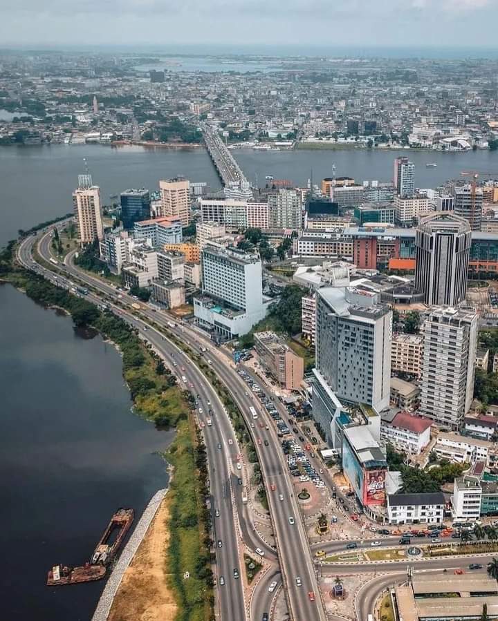 découvrez notre guide complet d'abidjan, la vibrante capitale économique de la côte d'ivoire. explorez les meilleures attractions, restaurants, et activités à ne pas manquer pour vivre une expérience inoubliable dans cette métropole dynamique.