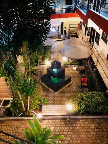 découvrez les meilleures options d'hébergement à abidjan, alliant confort, commodité et authenticité. que vous cherchiez un hôtel luxueux, un appartement cosy ou une villa, trouvez l'endroit idéal pour votre séjour dans la vibrante capitale économique de la côte d'ivoire.