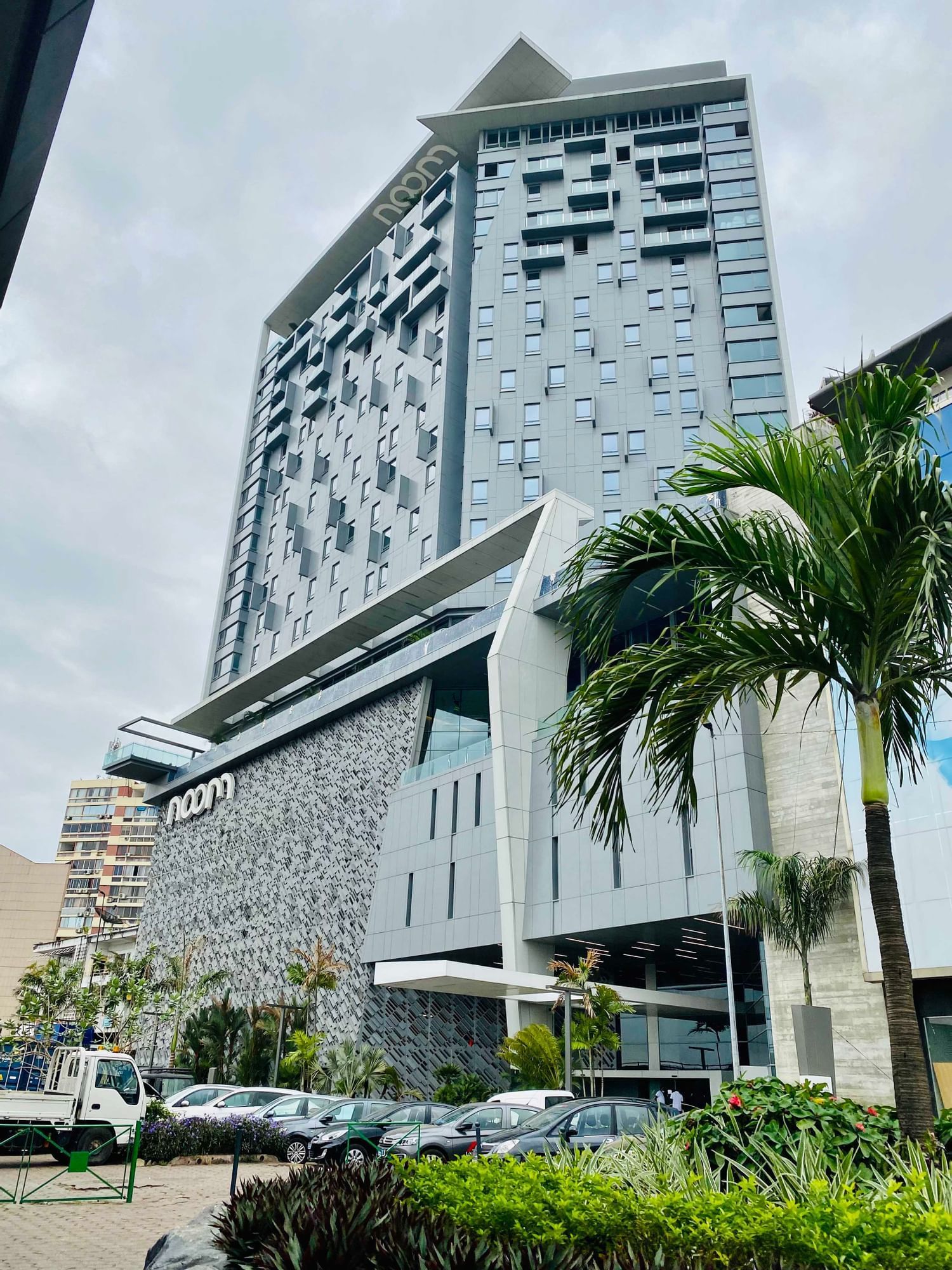 découvrez les meilleurs hôtels de luxe à abidjan, offrant des services exceptionnels, des suites élégantes et une expérience inoubliable au cœur de la vibrante capitale ivoirienne.
