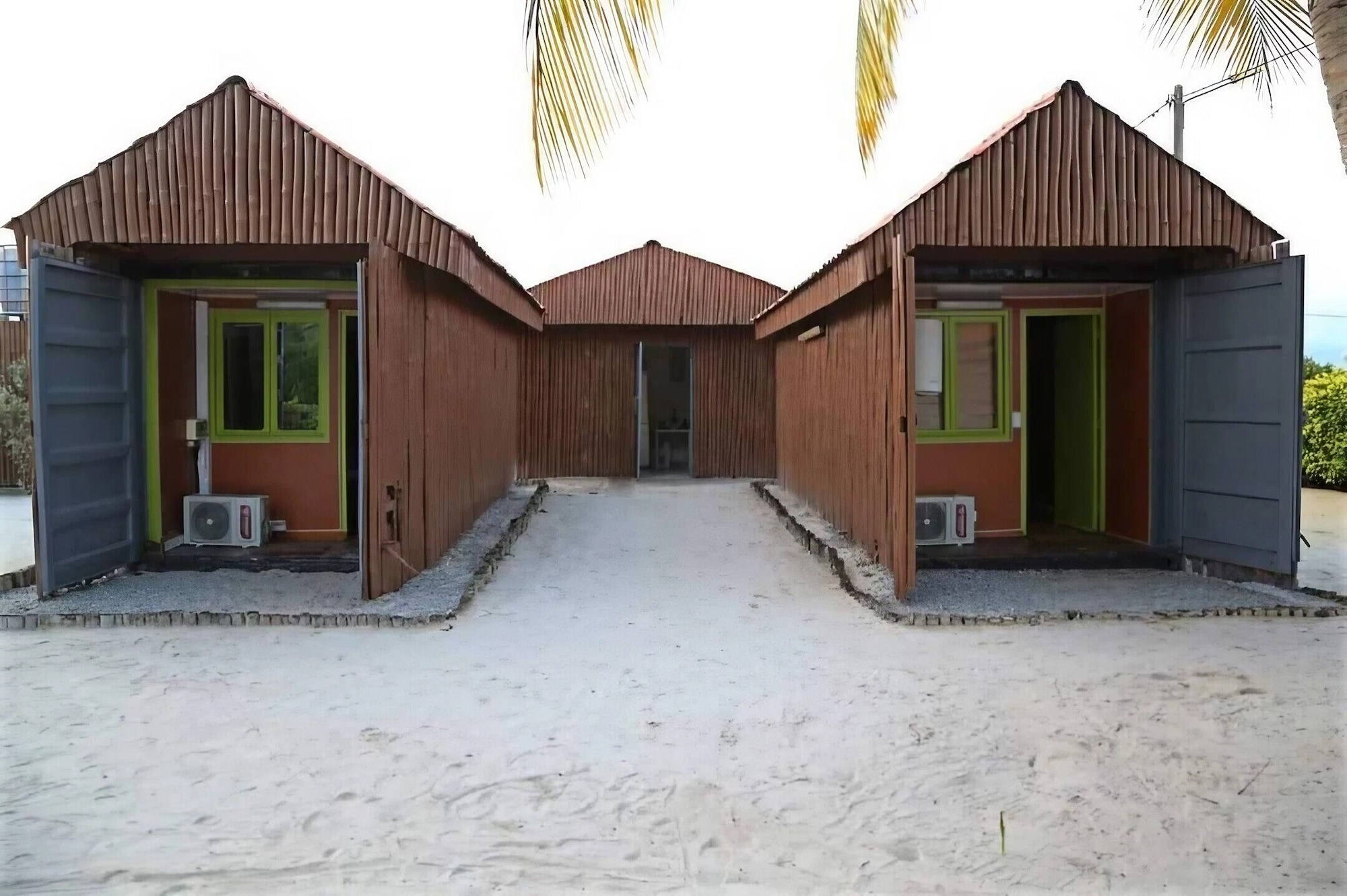 découvrez des logements à assinie, une destination idéale pour vos vacances en bord de mer. profitez d'un cadre enchanteur, d'activités variées et d'un confort optimal dans nos hébergements sélectionnés. réservez votre séjour à assinie dès maintenant !