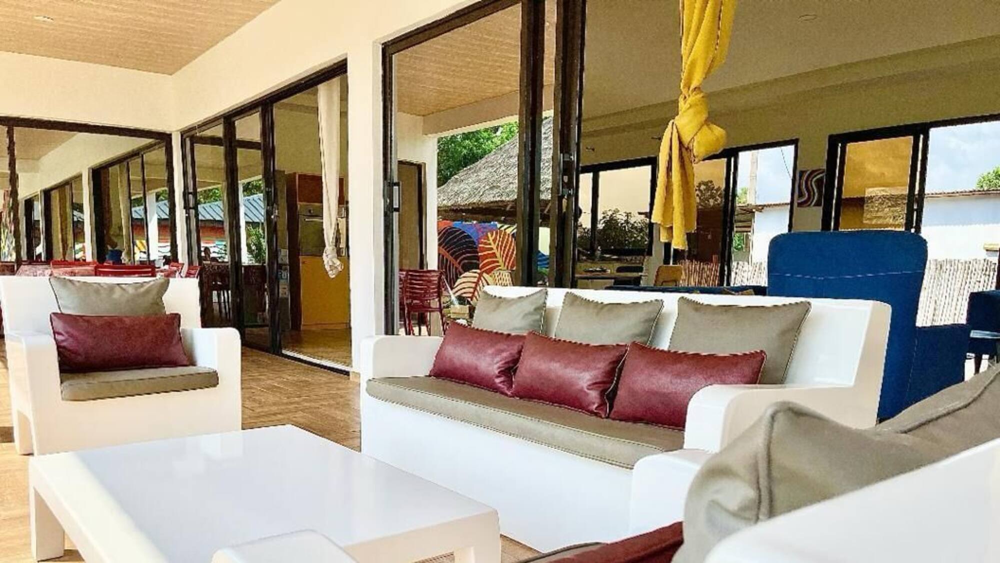 découvrez des logements de qualité à assinie, une destination prisée pour son ambiance paisible et ses magnifiques plages. trouvez l'endroit idéal pour vos vacances ou votre résidence à assinie, alliant confort, sérénité et proximité des attractions locales.