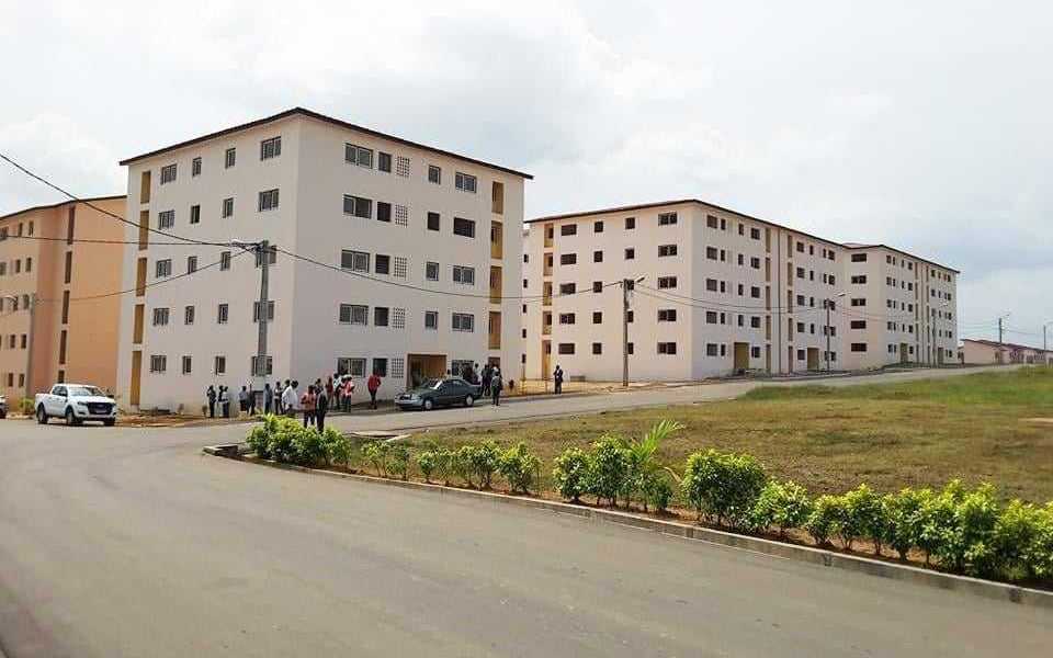 découvrez les meilleures options de logement à yamoussoukro, la capitale politique de la côte d'ivoire. que vous cherchiez un hôtel confortable, une maison d'hôtes chaleureuse ou un appartement pratique, trouvez l'hébergement idéal pour votre séjour dans cette ville riche en culture et en histoire.