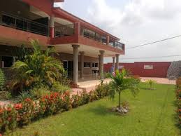 découvrez des options de logement à yamoussoukro, la capitale politique de la côte d'ivoire. que vous cherchiez des hôtels confortables, des appartements ou des maisons à louer, trouvez l'endroit idéal pour votre séjour dans cette ville riche en culture et en histoire.