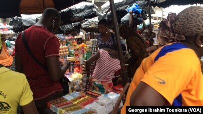 découvrez les marchés d'abidjan, des lieux vibrants où culture, gastronomie et artisanat se rencontrent. explorez la diversité des produits locaux, de l'artisanat traditionnel aux délices culinaires, et laissez-vous séduire par l'animation de ces espaces emblématiques de la capitale économique ivoirienne.
