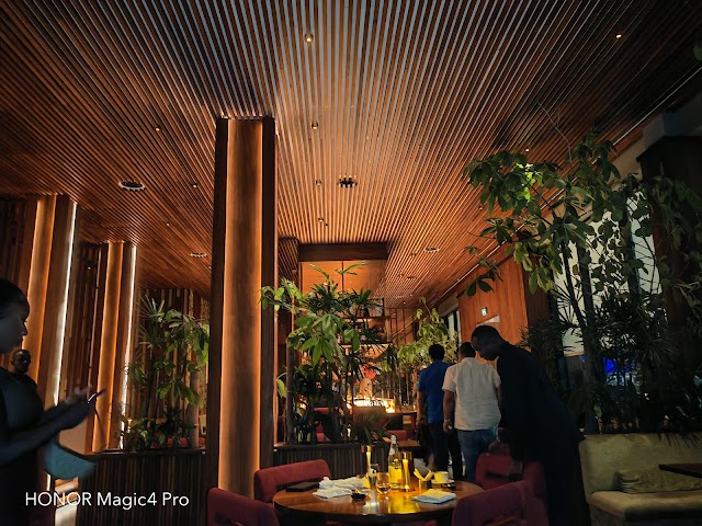 découvrez les meilleurs restaurants d'abidjan, où la gastronomie ivoirienne rencontre des saveurs du monde. profitez d'une expérience culinaire inoubliable dans des lieux uniques, adaptés à tous les budgets et toutes les envies.