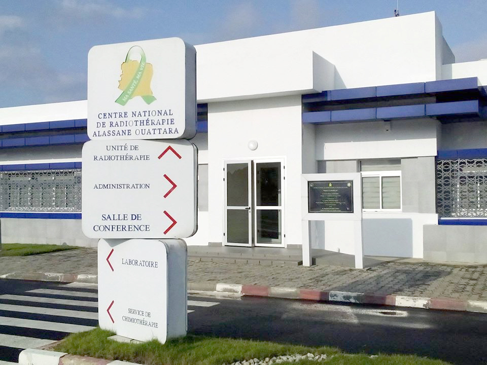 découvrez nos services médicaux à abidjan, offrant des soins de qualité, des spécialistes compétents et des infrastructures modernes pour votre santé et votre bien-être. prenez rendez-vous dès aujourd'hui pour bénéficier d'un suivi médical personnalisé.