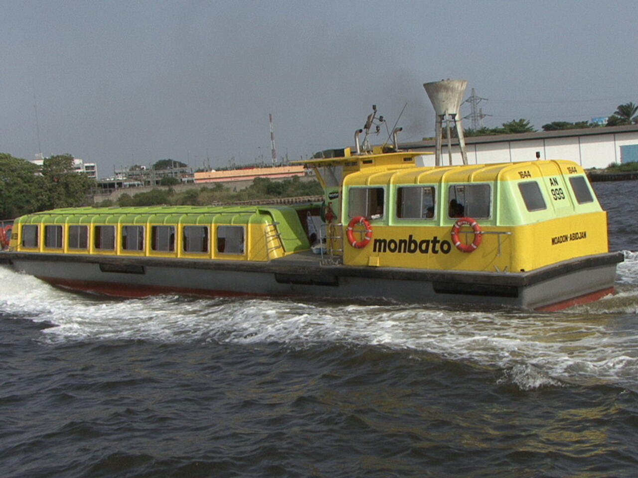découvrez les différents modes de transport à abidjan, de l'auto-école au taxi, en passant par les bus et les bateaux. explorez la ville facilement et efficacement grâce à notre guide complet des options de transport disponibles dans la métropole ivoirienne.