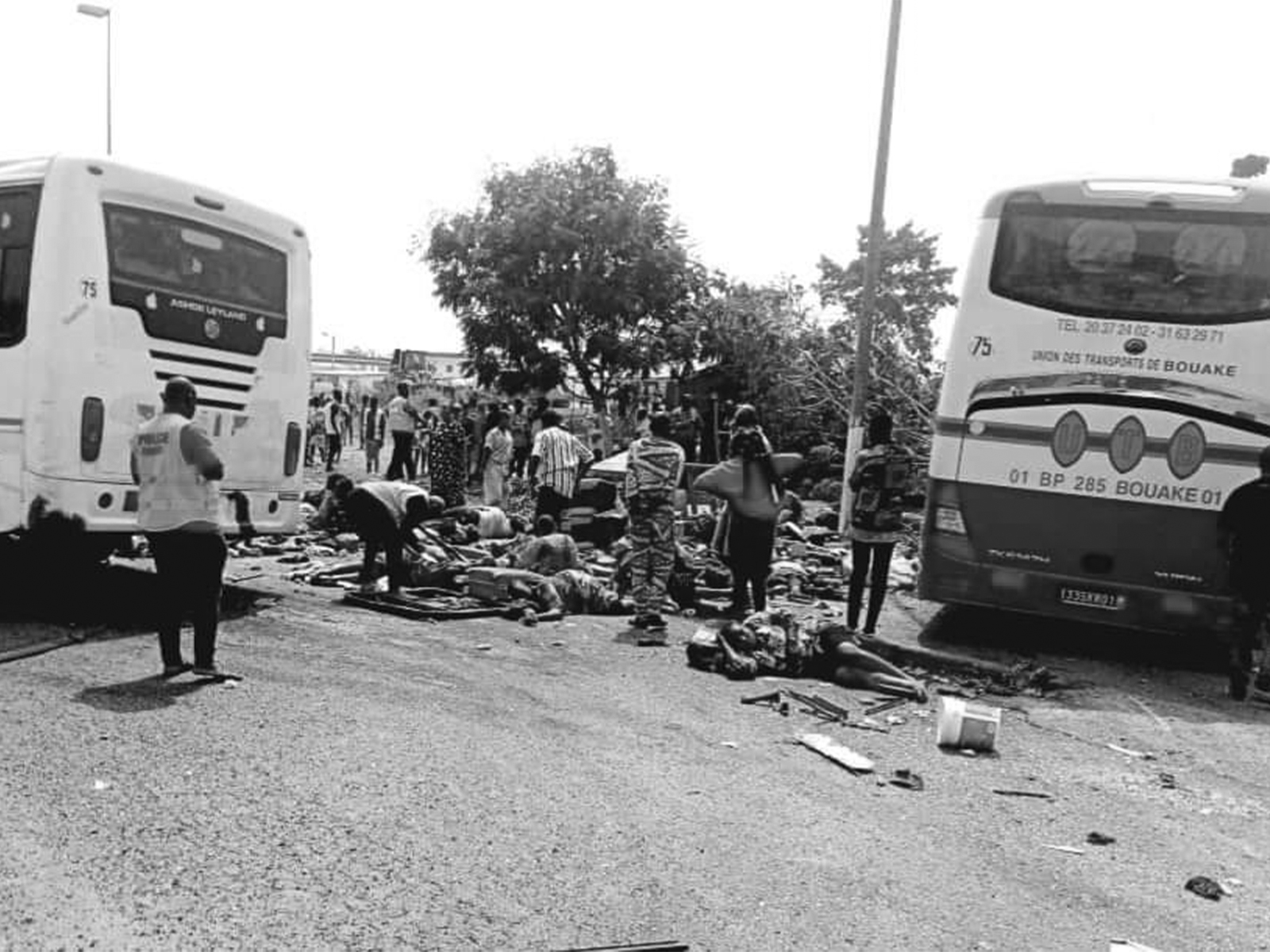 découvrez les options de transports à yamoussoukro, la capitale politique de la côte d'ivoire. explorez les moyens de déplacement disponibles, des taxis aux bus, pour faciliter votre visite et vos déplacements dans cette ville riche en culture et en histoire.