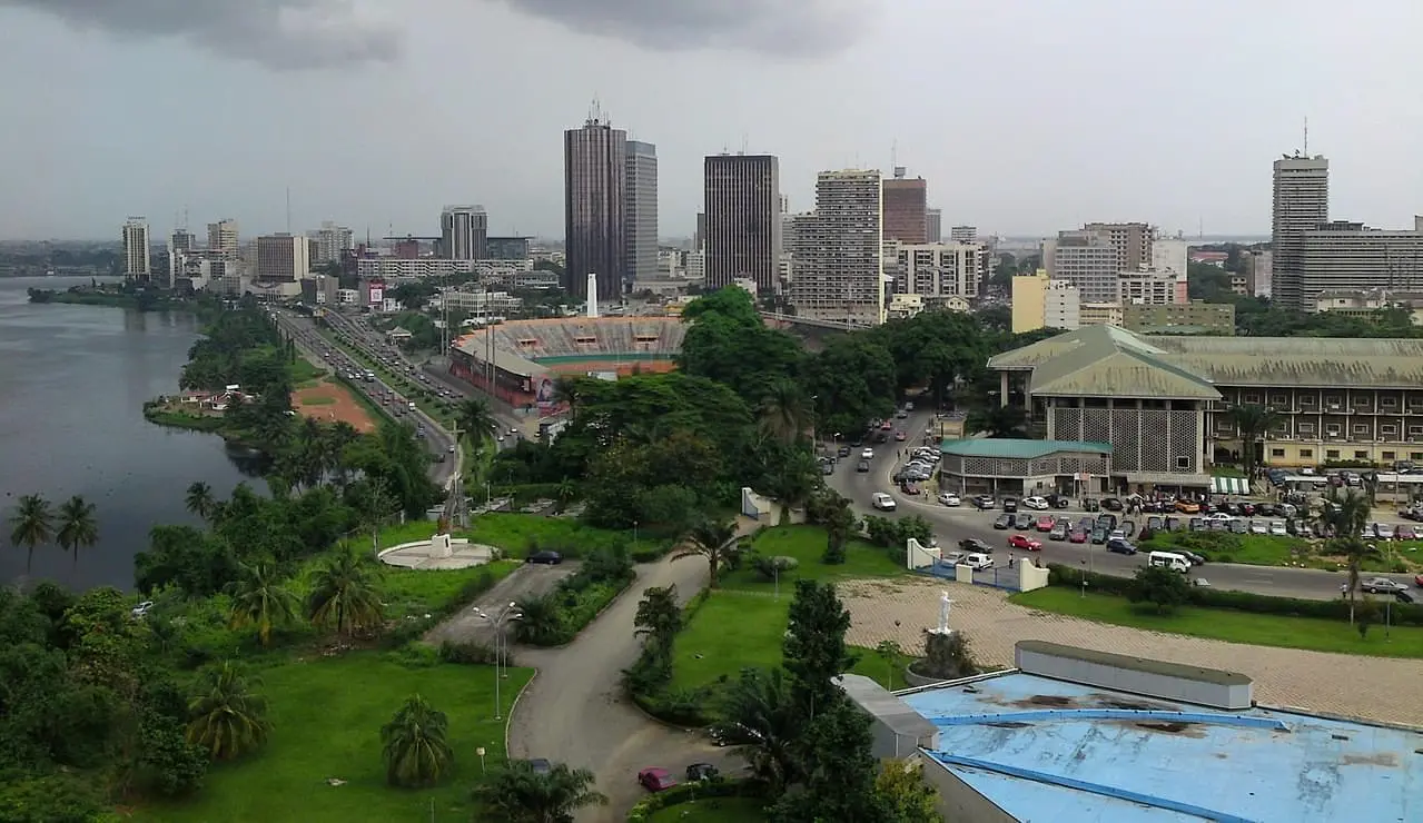 découvrez abidjan en famille : explorez ses sites emblématiques, savourez sa cuisine locale et profitez d'activités adaptées à tous les âges pour des souvenirs inoubliables.