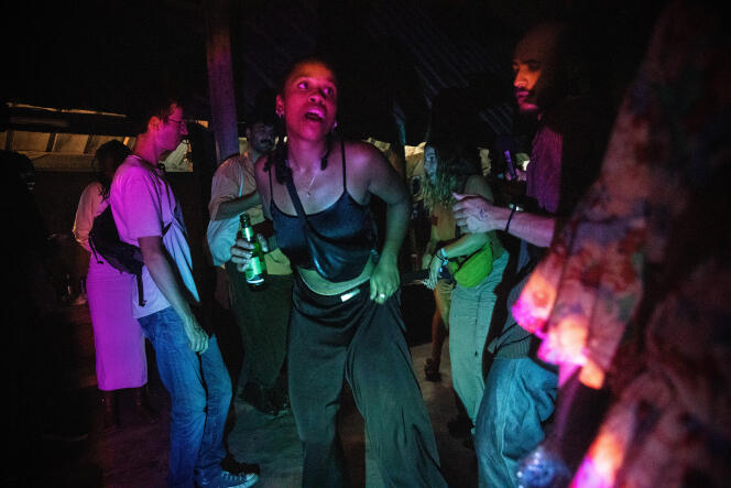 découvrez abidjan, la vibrante métropole de la côte d'ivoire, en explorant ses festivals colorés et ses événements culturels captivants. plongez dans une expérience unique mêlant musique, danse et gastronomie tout en profitant de l'hospitalité chaleureuse de ses habitants.