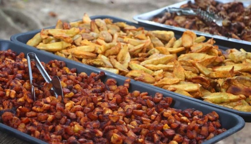 découvrez les délices de la gastronomie ivoirienne, un voyage culinaire riche en saveurs et en couleurs. explorez les plats traditionnels, les ingrédients typiques et les recettes authentiques qui font la fierté de la côte d'ivoire.