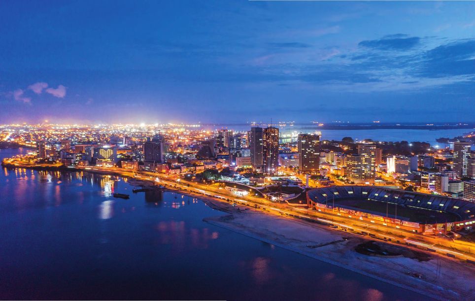 découvrez la côte d'ivoire, un pays riche en culture, en paysages magnifiques et en histoire fascinante. explorez ses plages de sable blanc, ses parcs nationaux tropicaux et sa gastronomie savoureuse. plongez dans la diversité culturelle de ses villes vibrantes et partez à la rencontre de sa chaleureuse population.