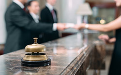 découvrez le métier de réceptionniste dans le secteur du tourisme à l'île de france. cette formation vous prépare à accueillir les visiteurs, à gérer les réservations et à offrir un service client exceptionnel. rejoignez une carrière dynamique et enrichissante dans l'hôtellerie et le tourisme.