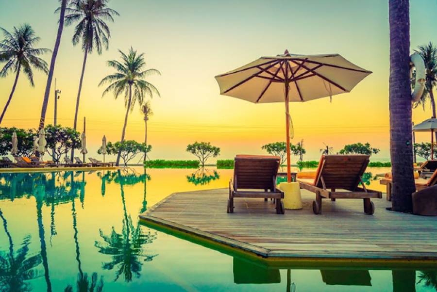 découvrez le rôle essentiel du réceptionniste dans le secteur touristique en côte d'ivoire. apprenez comment cette profession contribue à l'accueil des visiteurs, à la gestion des réservations et à la promotion de l'authenticité culturelle ivoirienne. un métier au cœur de l'expérience authentique des voyageurs.