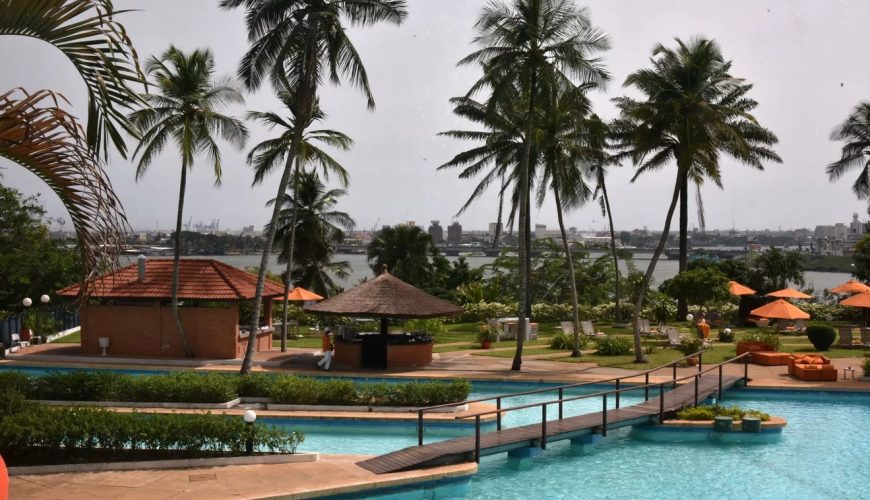 découvrez la richesse du tourisme en côte d'ivoire, un pays aux paysages variés, à la culture dynamique et à la gastronomie savoureuse. explorez ses parcs nationaux, ses plages paradisiaques et ses villes vibrantes, tout en vous imprégnant de l'hospitalité chaleureuse des ivoiriens.