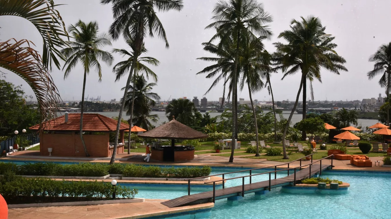 découvrez la richesse du tourisme en côte d'ivoire, un pays aux paysages variés, à la culture dynamique et à la gastronomie savoureuse. explorez ses parcs nationaux, ses plages paradisiaques et ses villes vibrantes, tout en vous imprégnant de l'hospitalité chaleureuse des ivoiriens.