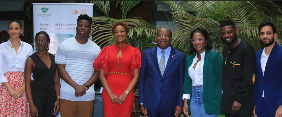 découvrez les coulisses de la préparation de miss france 2025 en côte d'ivoire, où les candidates s'entraînent intensivement pour offrir un spectacle éblouissant lors de la grande finale. plongez dans l'univers fascinant de la beauté, de la culture et de l'engagement.