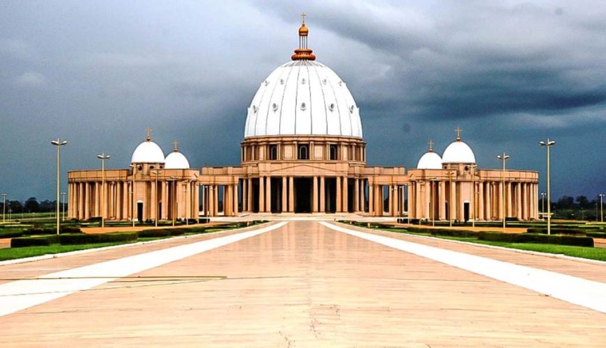 découvrez la richesse du tourisme en côte d'ivoire, un pays aux paysages variés, à la culture vibrante et à l'hospitalité légendaire. explorez les plages paradisiaques, les parcs nationaux et l'effervescence des villes, tout en savourant une cuisine savoureuse. plongez au cœur des traditions et des atouts naturels de ce joyau de l'afrique de l'ouest.
