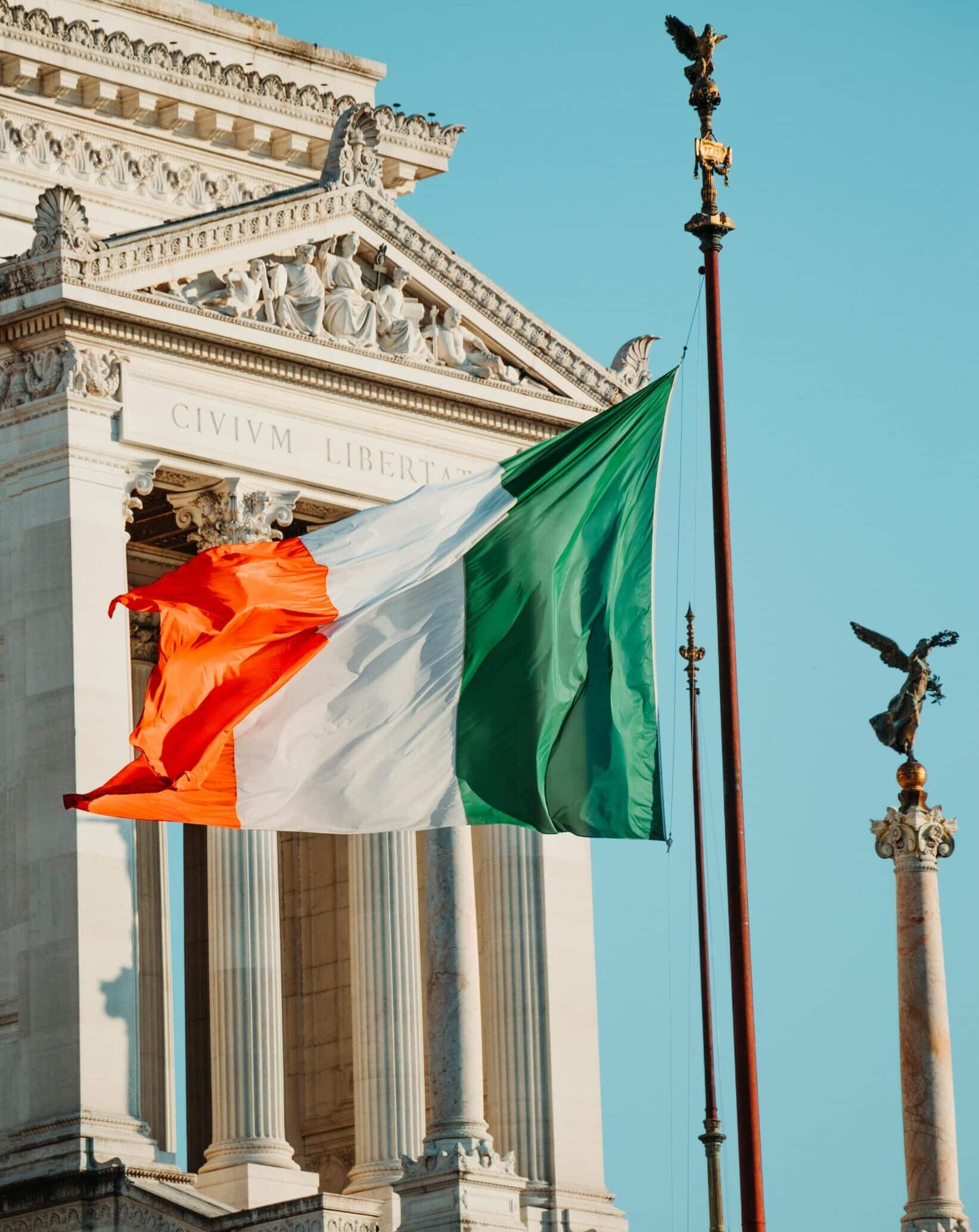 découvrez comment la côte d'ivoire attire l'attention de l'espagne grâce à ses opportunités économiques, ses richesses culturelles et ses liens bilatéraux croissants. explorez les raisons derrière cette attractivité et les avantages d'investir dans ce pays dynamique.