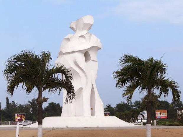 découvrez la richesse et la beauté de la côte d'ivoire à travers ses paysages paradisiaques, sa culture vibrante et ses traditions authentiques. explorez des destinations incontournables, des plages dorées aux parcs naturels époustouflants, et laissez-vous séduire par la diversité de ce pays fascinant.